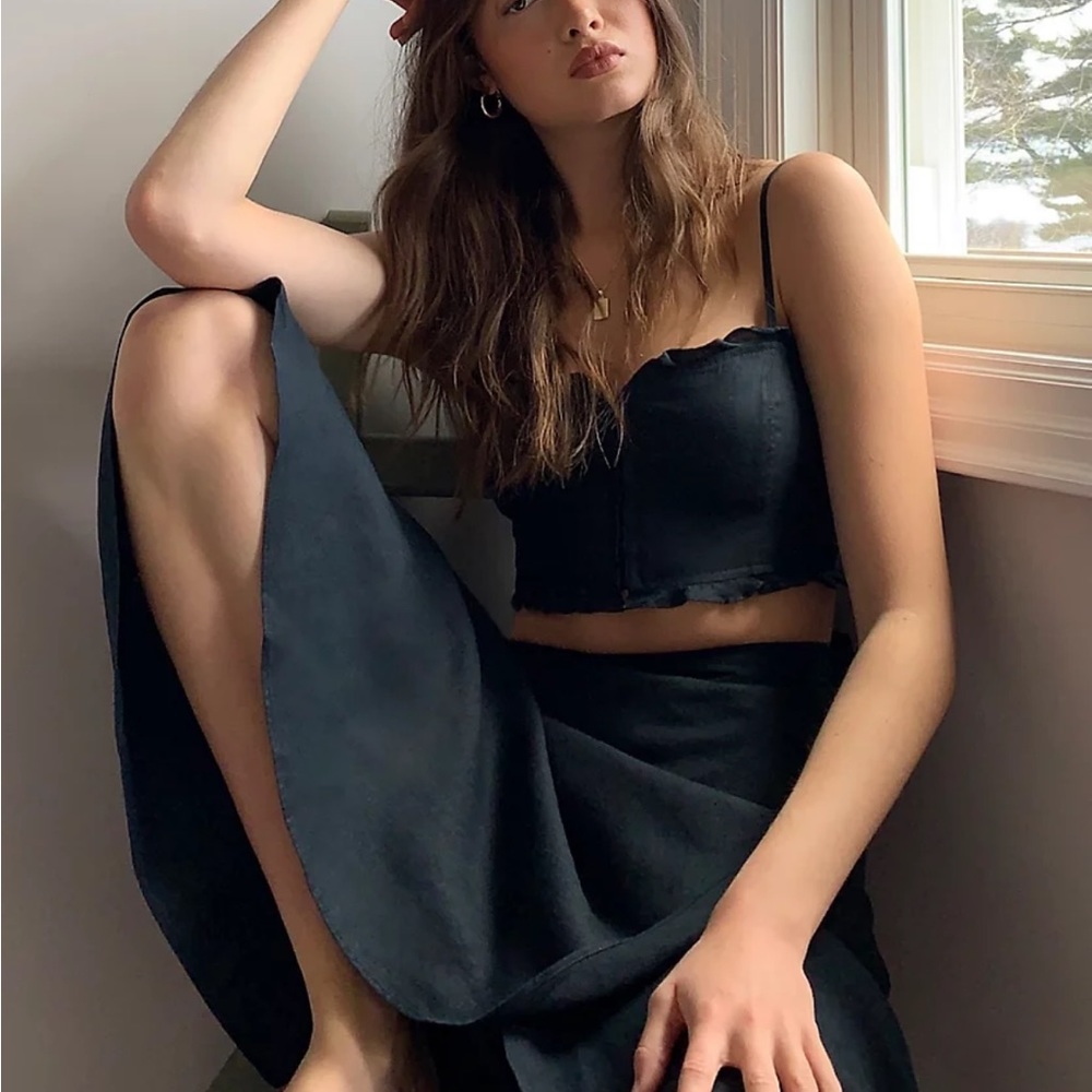 Sold 🖤 Aritzia ohara crop top - Picture 3 of 8